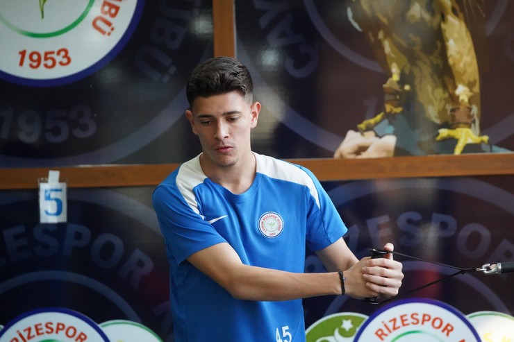 aykur-rizespor-trendyol-super-ligin-35-haftasinda-deplasmanda-karsilasacagi-konyaspor-maci-icin-hazirliklarina-basladi-2.jpg