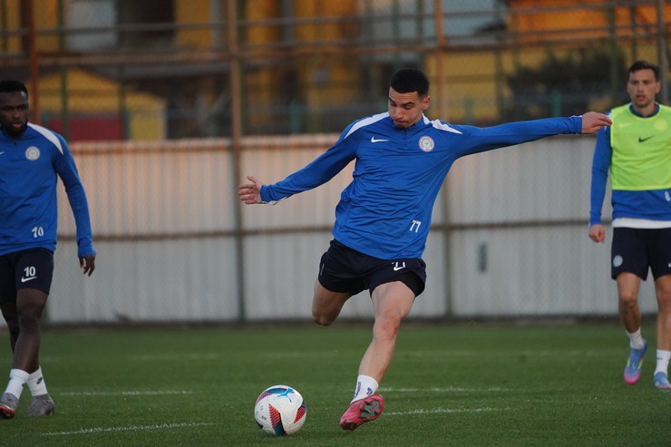 aykur-rizespor-trendyol-super-ligin-35-haftasinda-deplasmanda-karsilasacagi-konyaspor-maci-icin-hazirliklarina-basladi-9.jpg