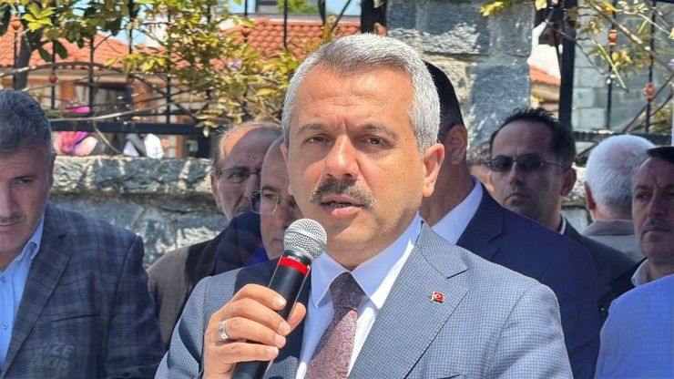 diyanet-isleri-baskanligi-2025-yili-hac-organizasyonu-kapsaminda-kutsal-topraklara-gidecek-olan-rizeli-haci-adaylari-duzenlenen-torenle-dualar-esliginde-ugurlandi-10.jpg