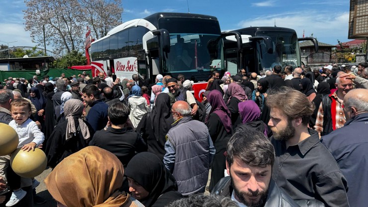 diyanet-isleri-baskanligi-2025-yili-hac-organizasyonu-kapsaminda-kutsal-topraklara-gidecek-olan-rizeli-haci-adaylari-duzenlenen-torenle-dualar-esliginde-ugurlandi-12.jpg