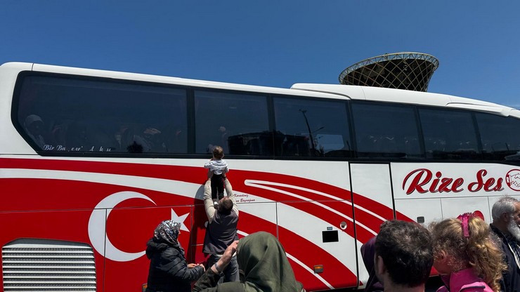 diyanet-isleri-baskanligi-2025-yili-hac-organizasyonu-kapsaminda-kutsal-topraklara-gidecek-olan-rizeli-haci-adaylari-duzenlenen-torenle-dualar-esliginde-ugurlandi-16.jpg