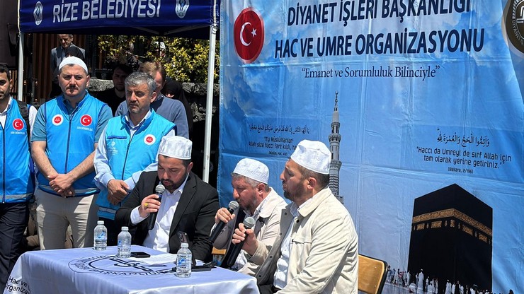 diyanet-isleri-baskanligi-2025-yili-hac-organizasyonu-kapsaminda-kutsal-topraklara-gidecek-olan-rizeli-haci-adaylari-duzenlenen-torenle-dualar-esliginde-ugurlandi-6.jpg