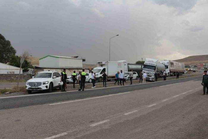 Şırnak’ta 6 Aracın Karıştığı Maddi Hasarlı Zincirleme Kaza