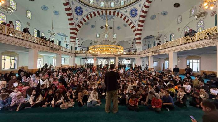 Çocuklara Önemli Uyarı: "Sosyal Medyada Görülen Her Bilgiye İnanmayın"