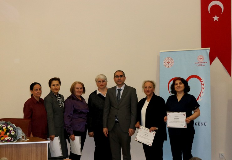 5-mayis-dunya-ebeler-gunu-rizede-il-saglik-mudurlugunun-ev-sahipliginde-anlamli-bir-etkinlikle-kutlandi-8.jpg