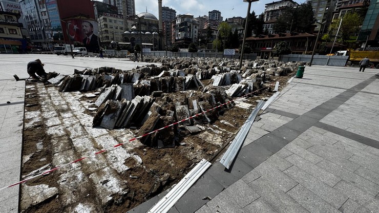 rize-meydani-alarm-veriyor-catlaklar-ve-gocme-tehlikesi-gozlemlendi-11.jpg
