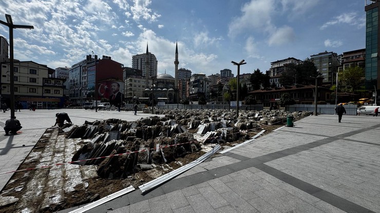rize-meydani-alarm-veriyor-catlaklar-ve-gocme-tehlikesi-gozlemlendi-15.jpg