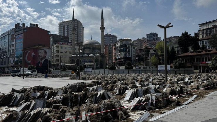 rize-meydani-alarm-veriyor-catlaklar-ve-gocme-tehlikesi-gozlemlendi-8.jpg