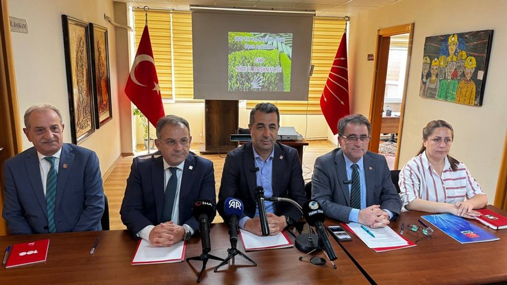 chpde-tarim-ve-orman-bakanligindan-sorumlu-genel-baskan-yardimcisi-erhan-adem-yas-cay-kilo-fiyatinin-32-tl-taban-fiyat-ve-4-tl-destekleme-ucreti-olmak-uzere-36-tl-olma-16.jpg
