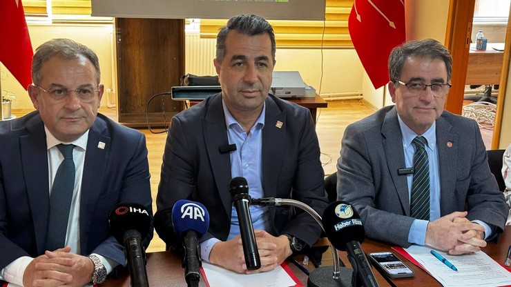 chpde-tarim-ve-orman-bakanligindan-sorumlu-genel-baskan-yardimcisi-erhan-adem-yas-cay-kilo-fiyatinin-32-tl-taban-fiyat-ve-4-tl-destekleme-ucreti-olmak-uzere-36-tl-olma-18.jpg