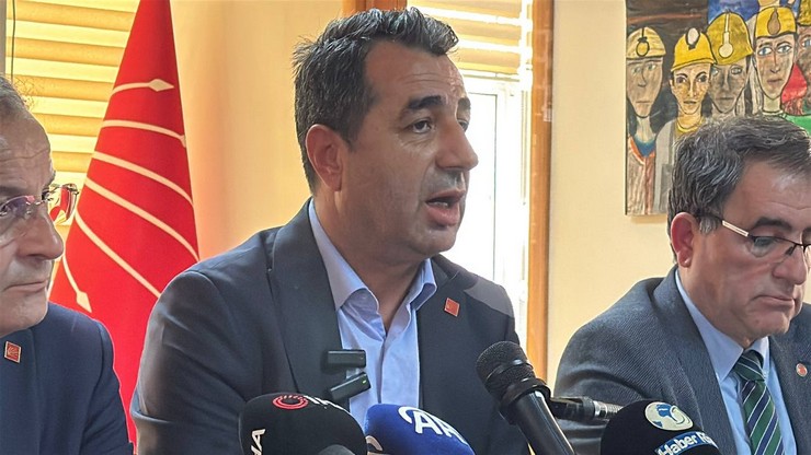 chpde-tarim-ve-orman-bakanligindan-sorumlu-genel-baskan-yardimcisi-erhan-adem-yas-cay-kilo-fiyatinin-32-tl-taban-fiyat-ve-4-tl-destekleme-ucreti-olmak-uzere-36-tl-olma-4.jpg