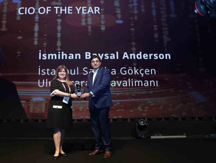 Üretken Yapay Zeka Asistanı Savvy, İstanbul Sabiha Gökçen’e Yılın En İyi Cıo’su Ödülünü Getirdi