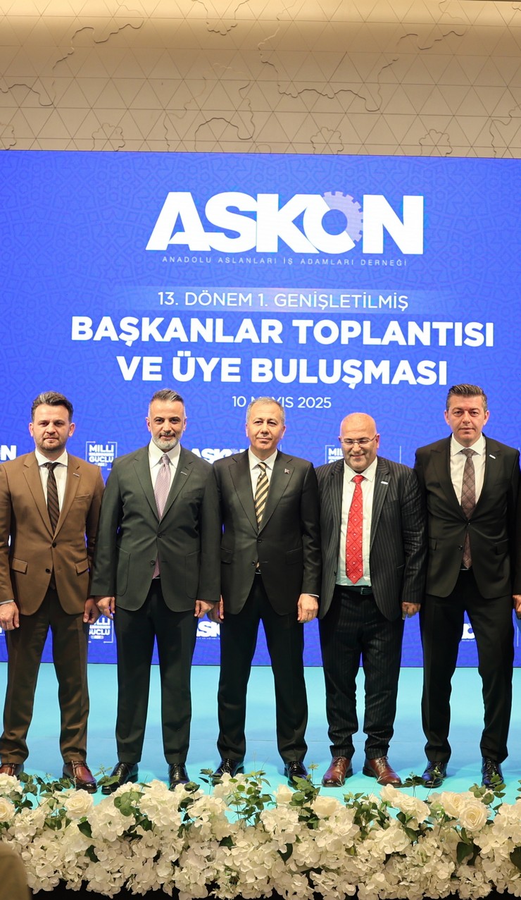 askon-rize-sube-baskani-recep-ali-karakoyun-bolgedeki-basarili-calismalari-nedeniyle-odule-layik-goruldu-plaketini-icisleri-bakani-ali-yerlikayanin-elinden-aldi-2.jpg