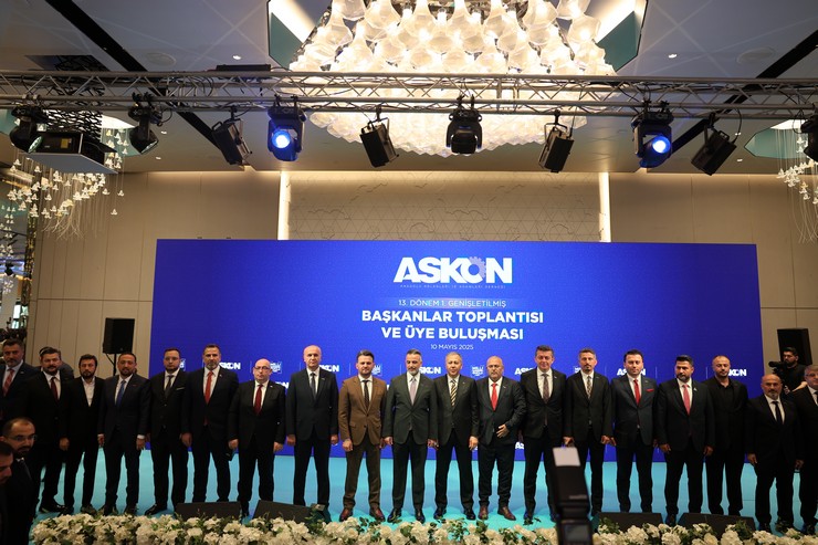 askon-rize-sube-baskani-recep-ali-karakoyun-bolgedeki-basarili-calismalari-nedeniyle-odule-layik-goruldu-plaketini-icisleri-bakani-ali-yerlikayanin-elinden-aldi-3.jpg