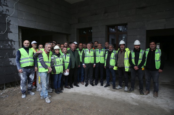 genclik-ve-spor-bakani-bak-rizede-ogrenci-yurdu-insaatlarinda-incelemede-bulundu-5.jpg