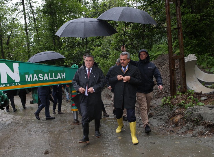 genclik-ve-spor-bakani-bak-rizede-ogrenci-yurdu-insaatlarinda-incelemede-bulundu-6.jpg