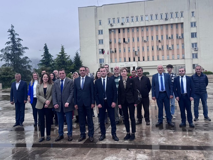 rize-sosyal-guvenlik-sgk-il-muduru-levent-durmus-sosyal-guvenlik-haftasi-etkinlikleri-kapsaminda-yaptigi-ziyaretler-ve-aciklamalarla-kayit-disi-istihdamin-olumsuz-et-4.jpg