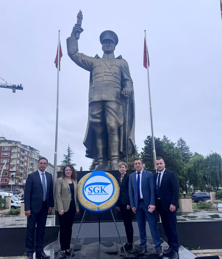 rize-sosyal-guvenlik-sgk-il-muduru-levent-durmus-sosyal-guvenlik-haftasi-etkinlikleri-kapsaminda-yaptigi-ziyaretler-ve-aciklamalarla-kayit-disi-istihdamin-olumsuz-et-6.jpg