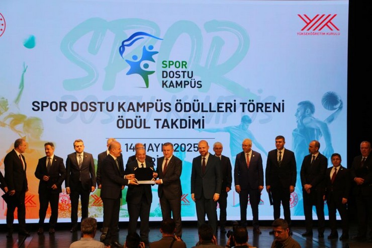 spor-dostu-kampus-sertifika-toreni-rizede-duzenlendi-1.jpg