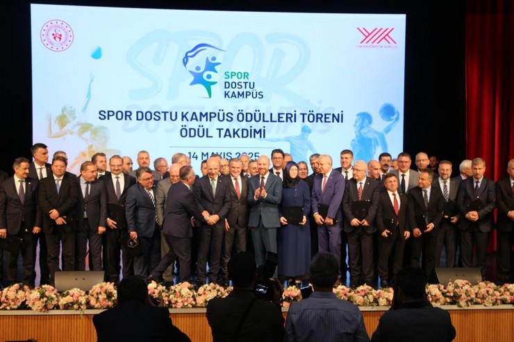 spor-dostu-kampus-sertifika-toreni-rizede-duzenlendi-2.jpg