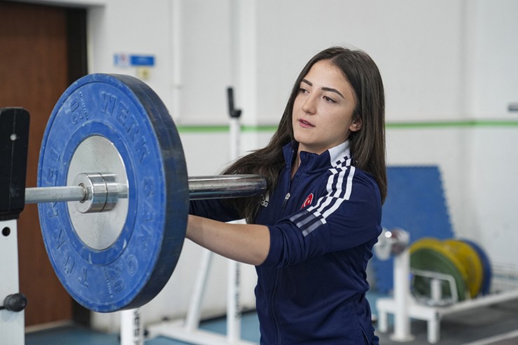 avrupa-sampiyonu-cansu-bektasin-gozu-olimpiyat-madalyasinda-1.jpg