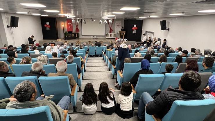 guneysu-genclik-merkezinden-genclik-haftasina-damga-vuran-etkinlikler-sanat-sahne-ve-zeka-bir-arada-11.jpg