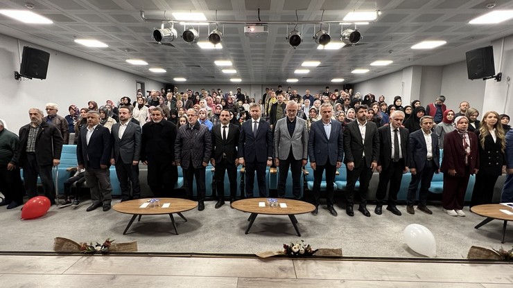 guneysu-genclik-merkezinden-genclik-haftasina-damga-vuran-etkinlikler-sanat-sahne-ve-zeka-bir-arada-13.jpg