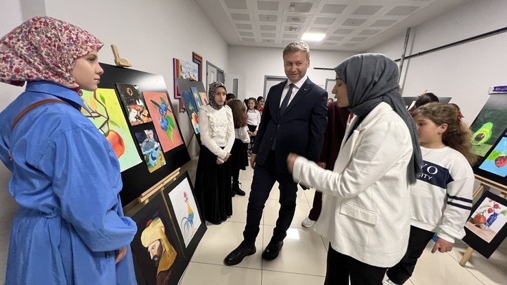guneysu-genclik-merkezinden-genclik-haftasina-damga-vuran-etkinlikler-sanat-sahne-ve-zeka-bir-arada-7.jpg
