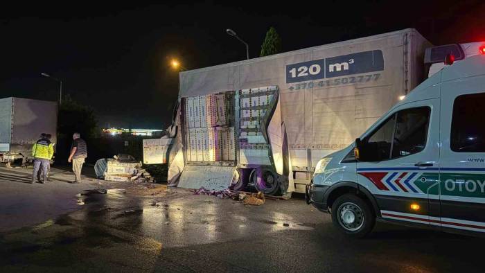Dinlenme Tesisinde Park Halindeki Kamyonun Kasasında Yangın Çıktı