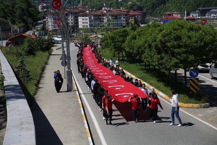 guneysuda-bayrak-yuruyusu-duzenlendi-1.jpg