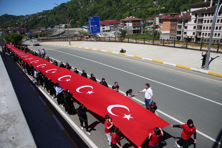 guneysuda-bayrak-yuruyusu-duzenlendi-2.jpg