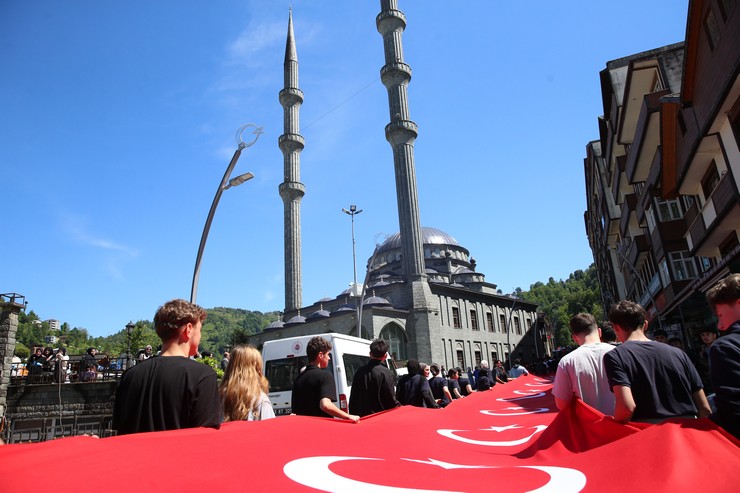 guneysuda-bayrak-yuruyusu-duzenlendi-3.jpg