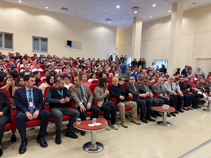 rizede-recep-tayyip-erdogan-universitesi-egitim-ve-arastirma-hastanesinde-sekreterlerle-degerlendirme-toplantisi-duzenlendi-1.jpg