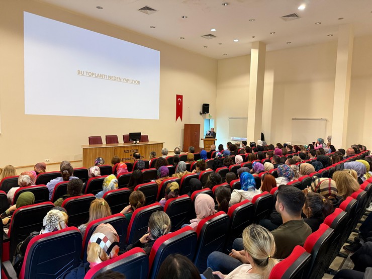 rizede-recep-tayyip-erdogan-universitesi-egitim-ve-arastirma-hastanesinde-sekreterlerle-degerlendirme-toplantisi-duzenlendi-4.jpg