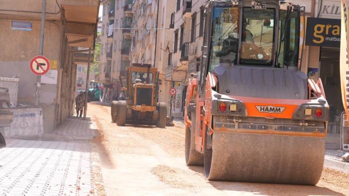 Elazığ Belediyesi Yeni Mahalle’de Asfaltlama Çalışmalarını Sürdürüyor