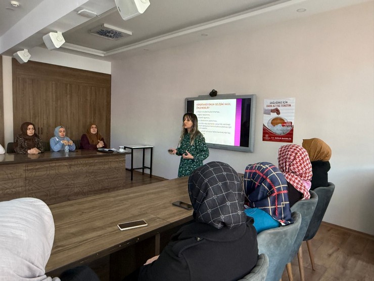 rize-il-saglik-mudurlugu-17-mayis-dunya-hipertansiyon-gunu-kapsaminda-hipertansiyon-farkindaligini-artirmak-amaciyla-cesitli-etkinlikler-gerceklestirdi-14.jpg