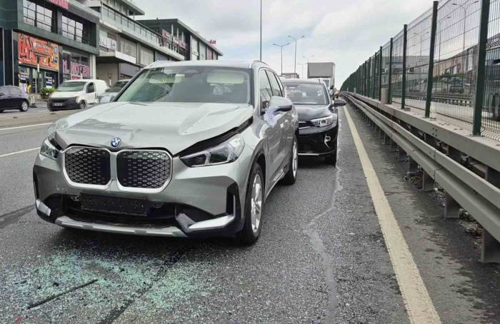 Beylikdüzü’nde Düğün Konvoyunda Zincirleme Kaza: 3 Yaralı