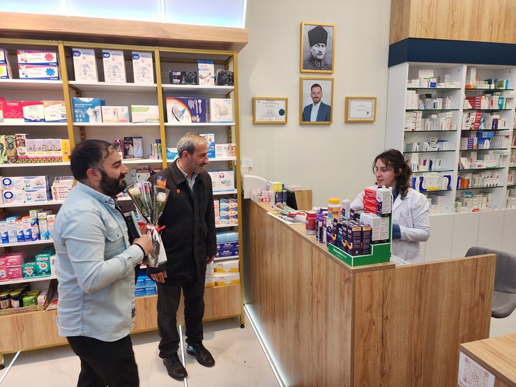 saadet-partisi-rizede-eczacilarin-gunu-kutladi-sorunlarina-dikkat-cekti-1.jpg