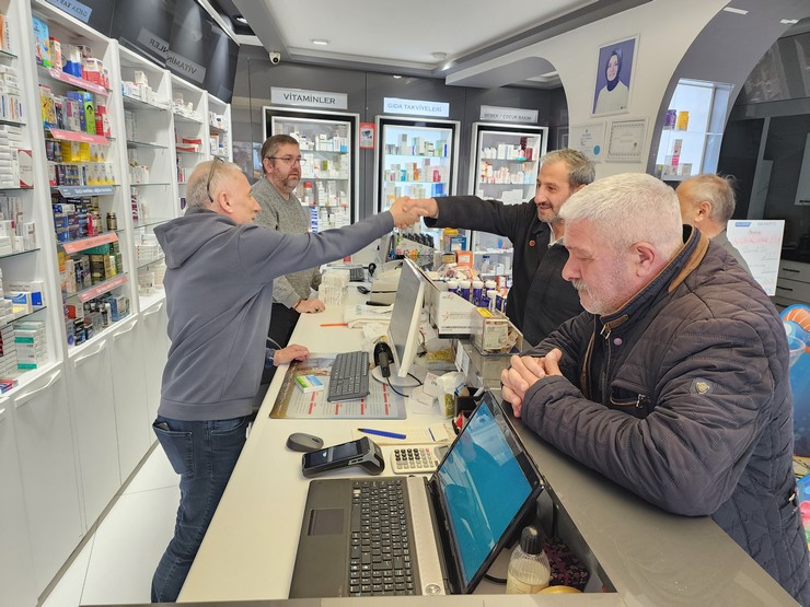 saadet-partisi-rizede-eczacilarin-gunu-kutladi-sorunlarina-dikkat-cekti-4.jpg