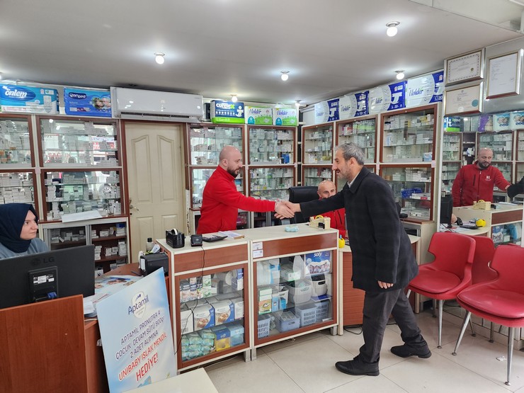 saadet-partisi-rizede-eczacilarin-gunu-kutladi-sorunlarina-dikkat-cekti-6.jpg