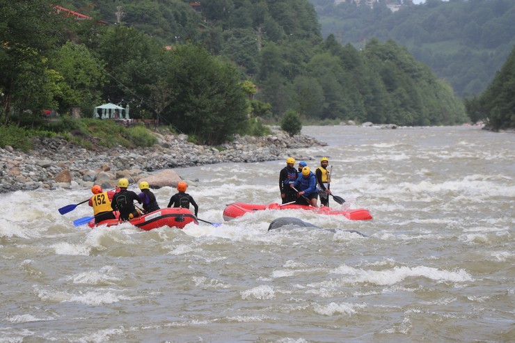 turkiye-kano-federasyonu-tarafindan-rizede-duzenlenen-turkiye-rafting-sampiyonasi-yarislari-tamamlandi-2.jpg