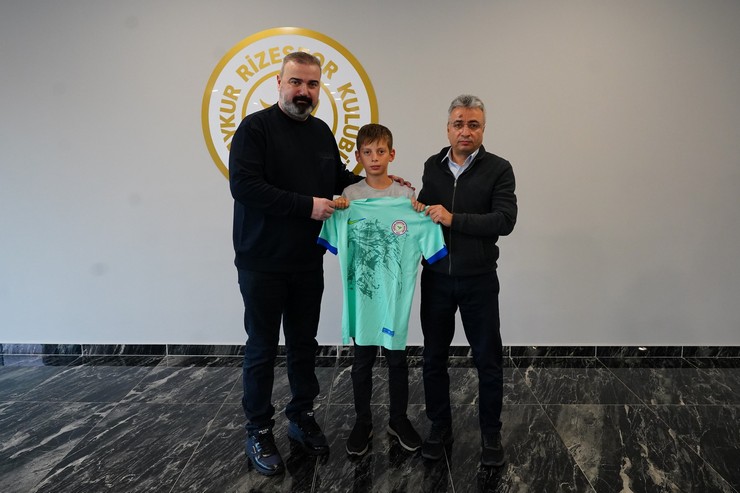 aykur-rizespor-depremzede-misafirleri-agirladi-2.jpg