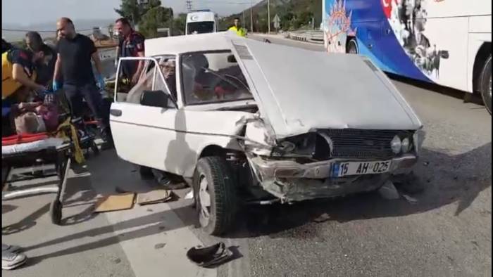 Burdurlu Gazeteci Ve Ailesi Trafik Kazasında Yaralandı