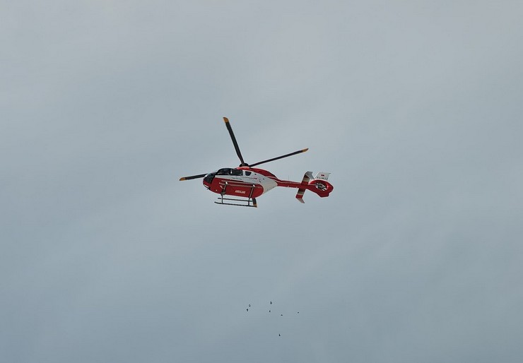 ambulans-helikopter-16-yasindaki-cocuk-icin-havalandi-4.jpg