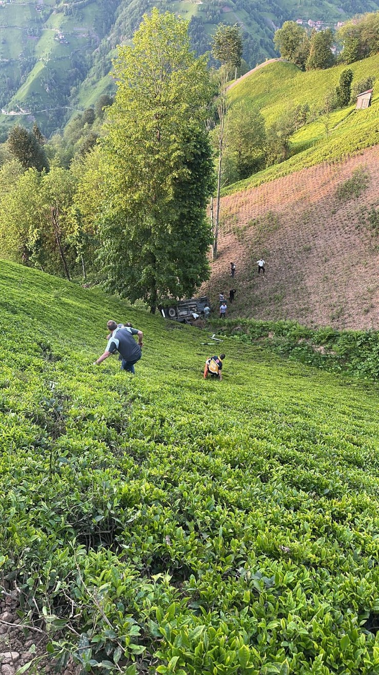 rizenin-camlihemsin-ilcesinde-kontrolden-cikan-bir-kamyonet-yaklasik-50-metrelik-ucuruma-yuvarlanirken-arac-surucusu-f-c-agir-yarali-olarak-hastaneye-kaldirildi-6.jpg