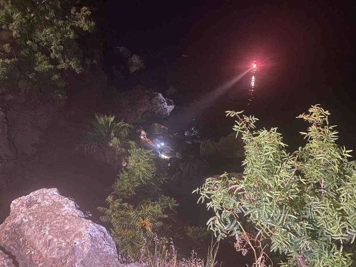 30 Metrelik Falezlerden Düşen Adam Hayatını Kaybetti