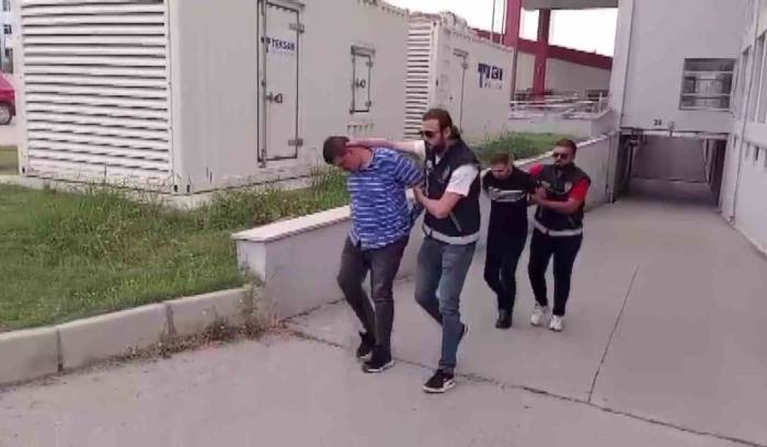Adana’da Tefecilik Ve Silah Ticareti Operasyonu: 2 Tutuklama