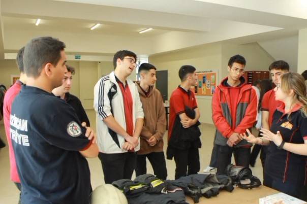 Kariyer Fuarı’nda 15 Meslek Grubu Öğrencilerle Buluştu