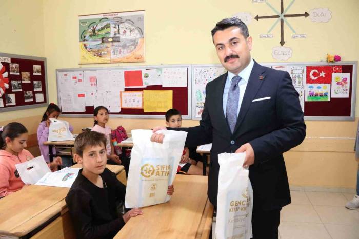 Bağışlanan 15 Bin Kitap Okullara Dağıtılacak