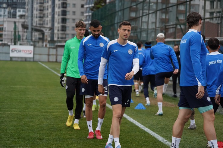 aykur-rizespor-trendyol-super-ligin-son-haftasinda-konuk-edecegi-atakas-hatayspor-maci-hazirliklarina-basladi-1.jpg
